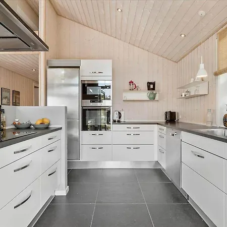 1464-aakirkeby-holsteroddevej-5 Holiday home *