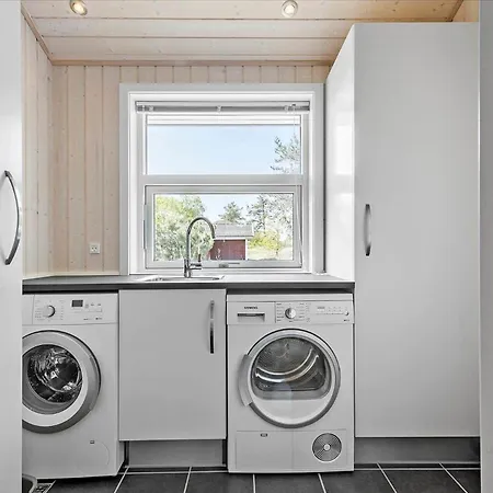 1464-aakirkeby-holsteroddevej-5 Holiday home *